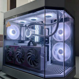 (개인) 초고사양 화이트 감성 본체 판매합니다. ( RTX4080 / 7800X3D / 수냉 / 화이트 / 32G )