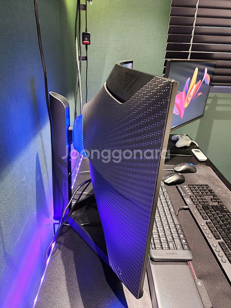 삼성 오디세이 g7 32인치 페이커에디션 판매합니다--2