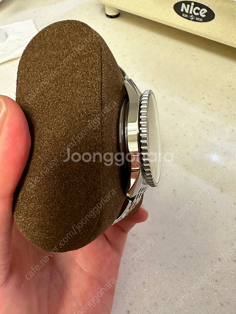 네비타이머 황금날개 43mm--4