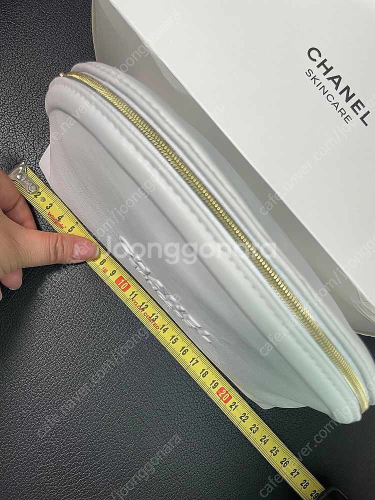 샤넬 스킨케어 반달 파우치 미사용 새제품 판매합니다!--3