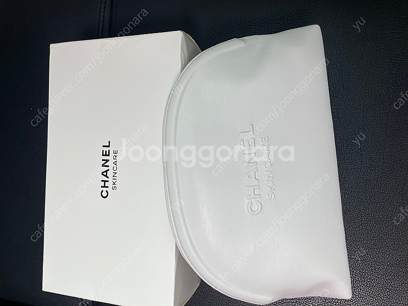 샤넬 스킨케어 반달 파우치 미사용 새제품 판매합니다!--0