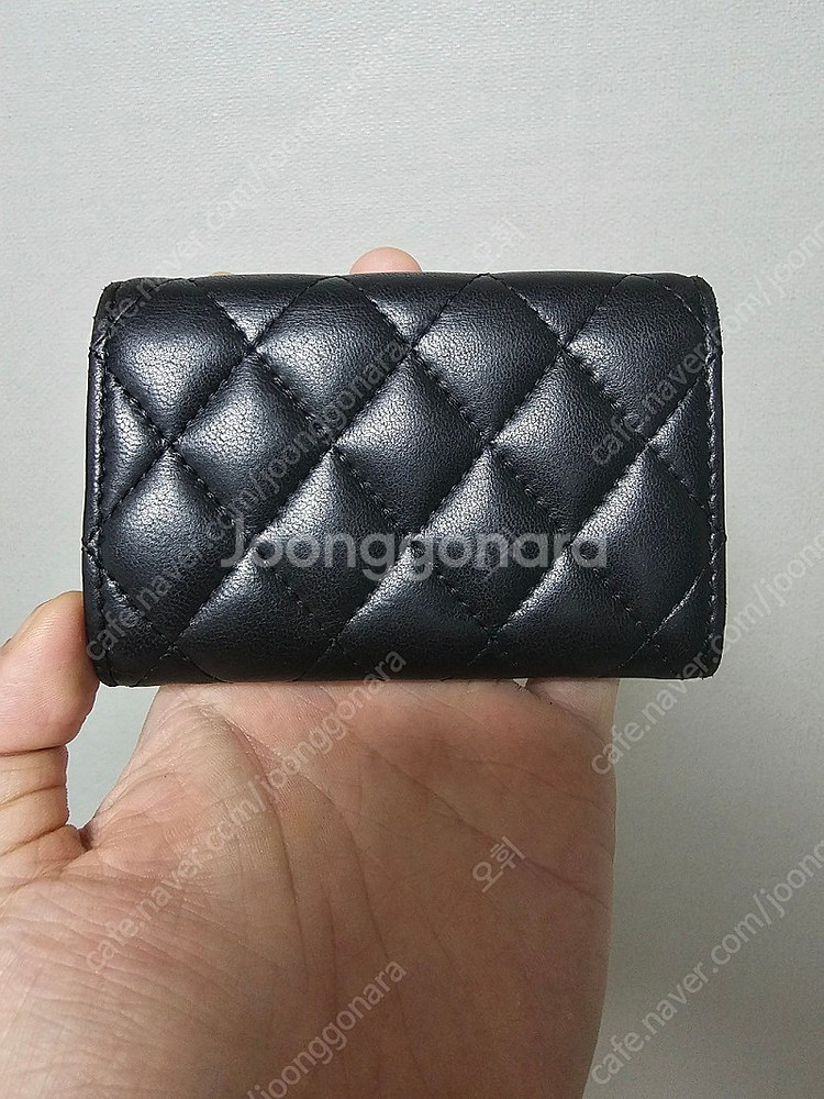 샤넬 클래식 똑딱이 카드지갑 팝니다. (램스킨)--1
