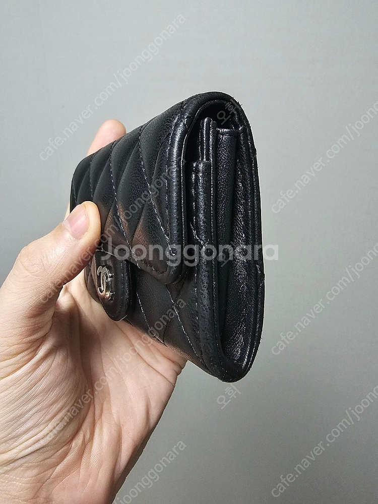 샤넬 클래식 똑딱이 카드지갑 팝니다. (램스킨)--3