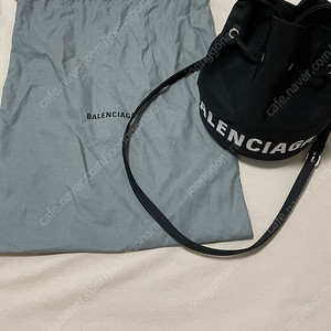 발렌시아가 버킷백 드로스트링 xs