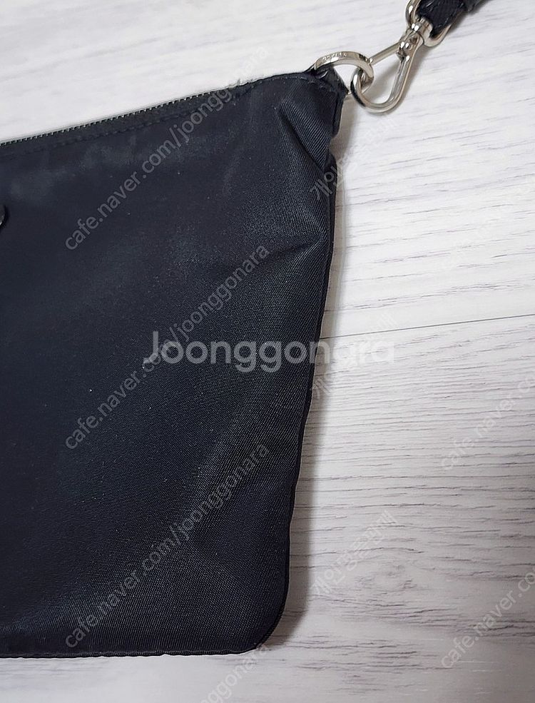 거의새것 정품 프라다 포코노 스몰 클러치백--2