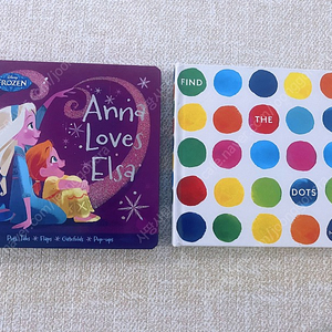 플랩북 Anna loves Elsa, find the dots