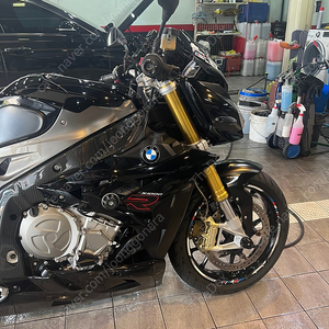 BMW s1000r 15년 키로수 17800 아크라 풀배기 급처합니다