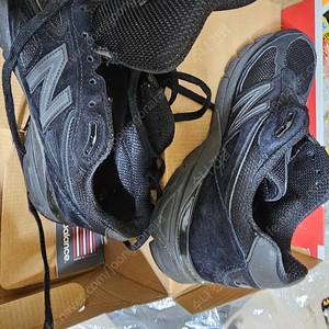 뉴발란스 990v4 a급 팝니다