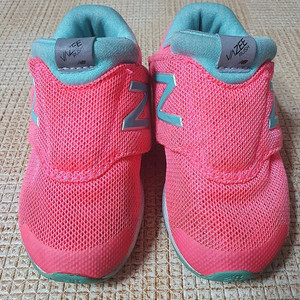 가격내림- 뉴발란스 Vazee rush 키즈 러닝 운동화 135사이즈 이미지