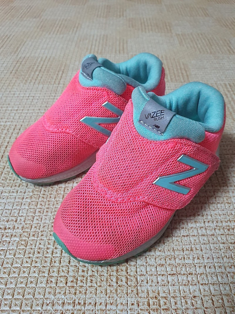 가격내림- 뉴발란스 Vazee rush 키즈 러닝 운동화 135사이즈 이미지