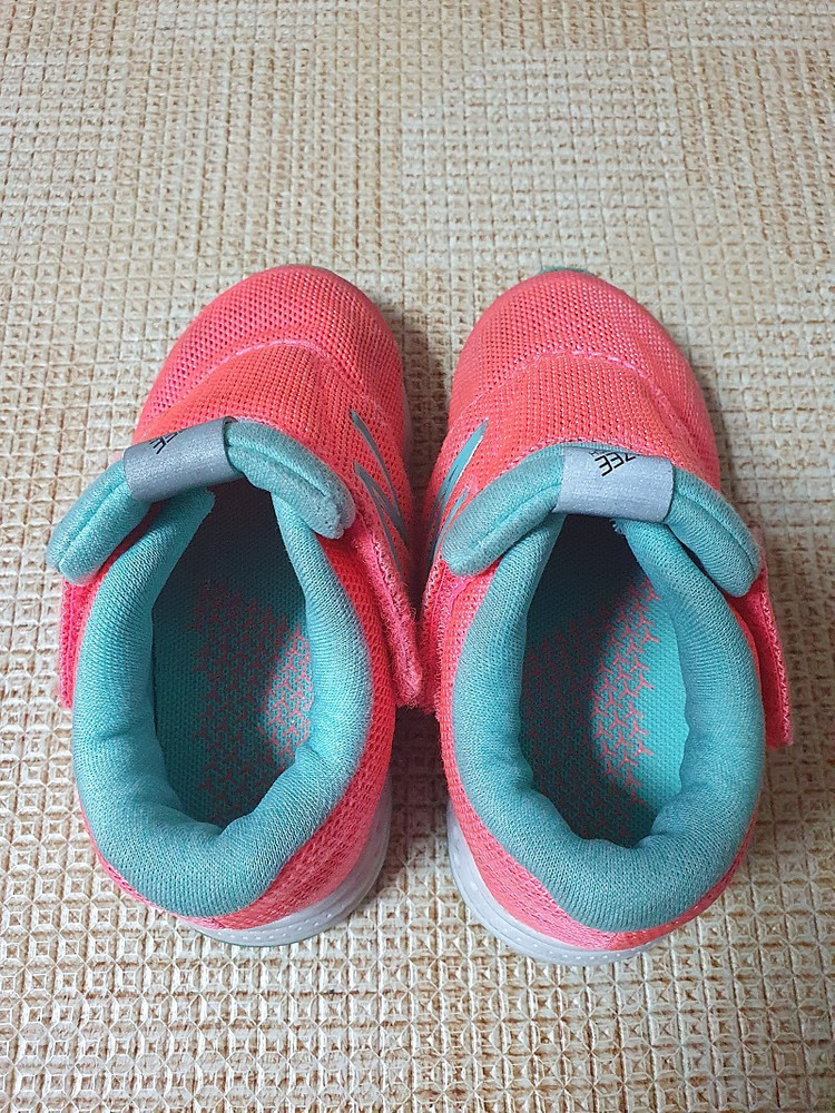 가격내림- 뉴발란스 Vazee rush 키즈 러닝 운동화 135사이즈 이미지