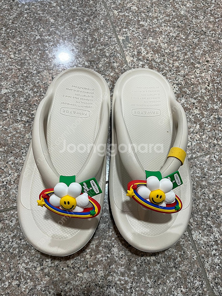 토앤토 위글위글 플립플랍 240 사이즈 팝니다--0