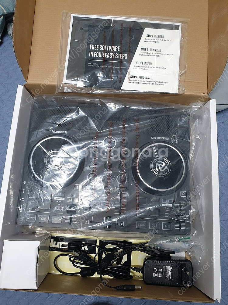 입문체험용으로 좋은 dj 컨트롤러 (numark partymix live) 판매합니다 (스피커자체 장착)--1