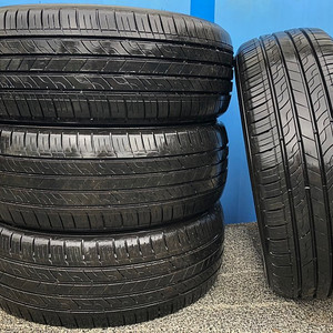 A+급 중고 금호타이어 솔루스 TA21 235/60R17 그랜드카니발 쏘렌토