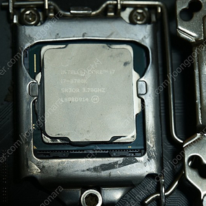 I7 8700K CPU 와 메인보드 팝니다.