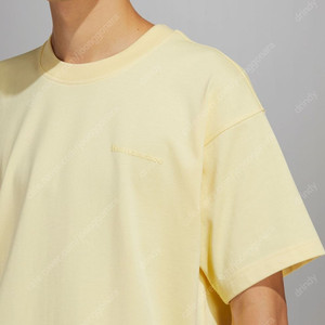 [새제품/택부착] 아디다스 X 퍼렐 윌리엄스 프리미엄 베이직 티셔츠 / Almost Yellow / XL