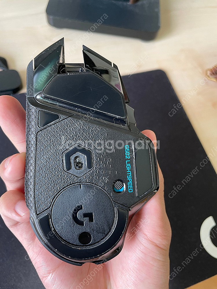 로지텍 g502 무선 게이밍 마우스 팝니다.--1