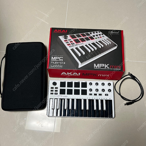 Akai mpk mini mk2 아카이 미니건반 팝니다. (흰검)