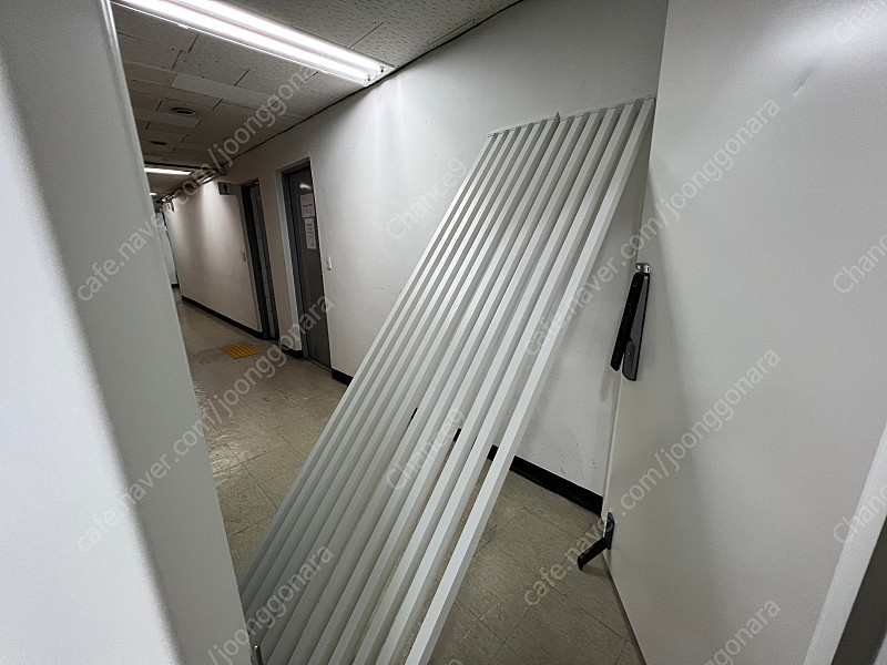 오늘의집 공간분리 좁은가벽 스트라이프 우드레이가벽 파티션 화이트 2개 - 천정높이 237 이상--2