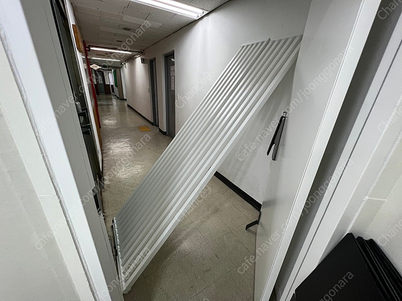 오늘의집 공간분리 좁은가벽 스트라이프 우드레이가벽 파티션 화이트 2개 - 천정높이 237 이상--3