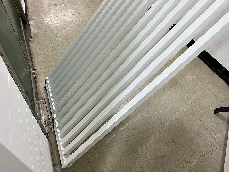 오늘의집 공간분리 좁은가벽 스트라이프 우드레이가벽 파티션 화이트 2개 - 천정높이 237 이상--4