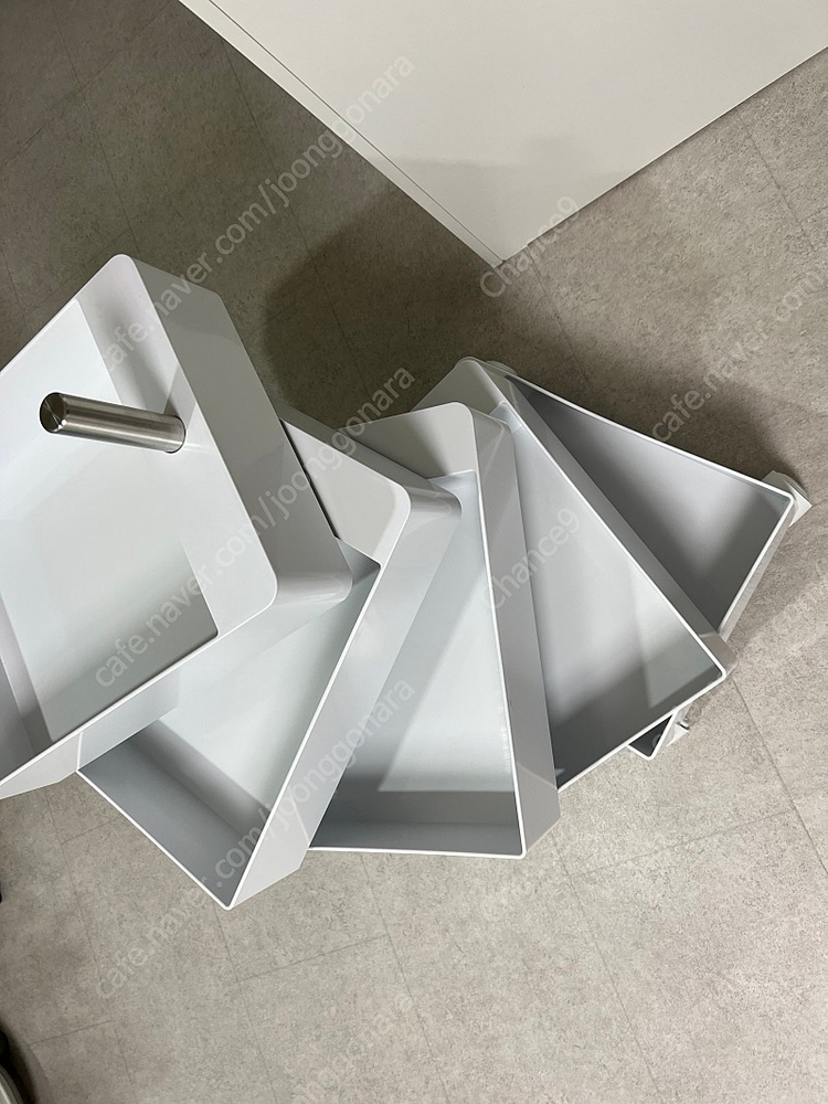 오늘의 집 모나 마지스 컨테이너360 트롤리 흰색 팝니다.--5