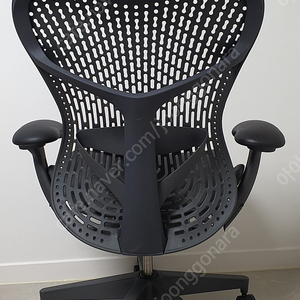 허먼밀러 (Herman Miller) 미라2