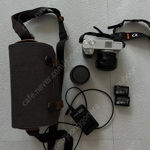 Sony a6300+번들렌즈+sony 35mm 1.8f (카페렌즈)+배터리 2+카메라가방+배터리 충전기