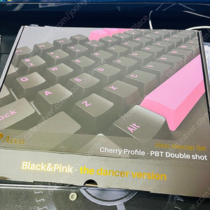 Akko 블랙 & 핑크 PBT 키캡 (이중사출 229키) 팝니다.
