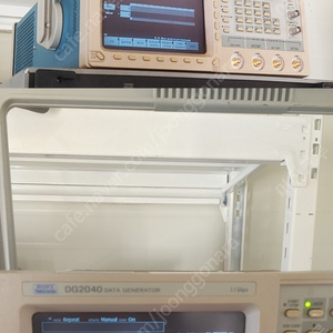 Tektronix DG2040 2ch 1.1GHz 256Kbit Data Pattern Generator