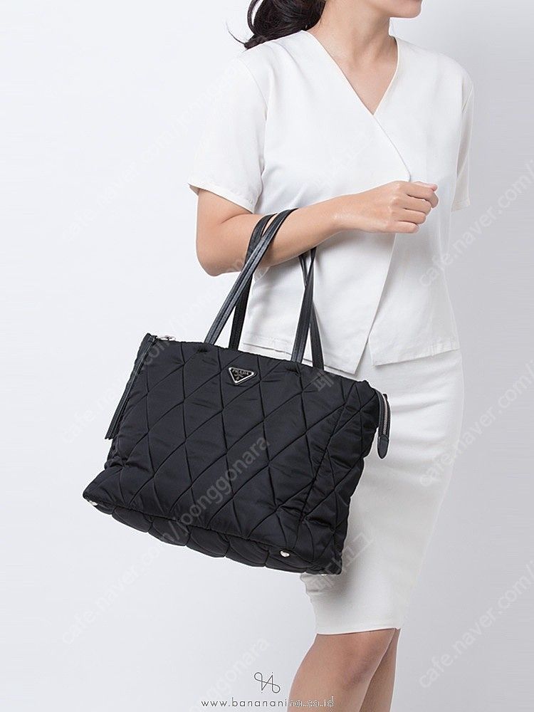 프라다 퀼팅 토트 숄더백--8
