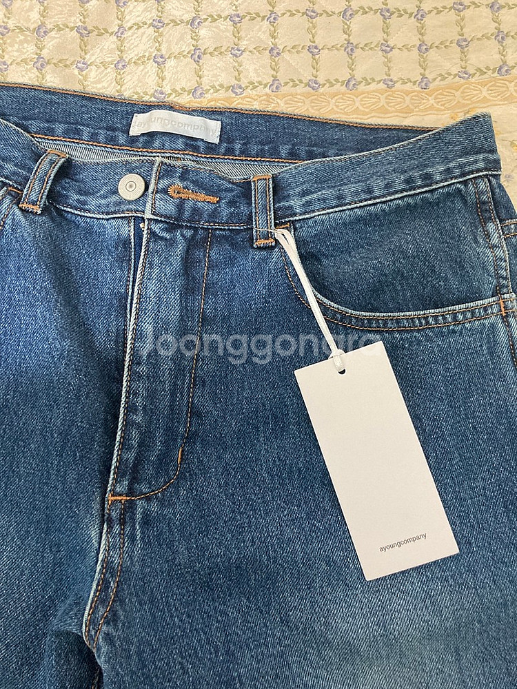 아영상사 테이퍼드 진 블루워시 m사이즈 팝니다.--2