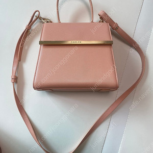 칼린 레이디백 핸드백 핑크/살구 색 가방 팝니다.