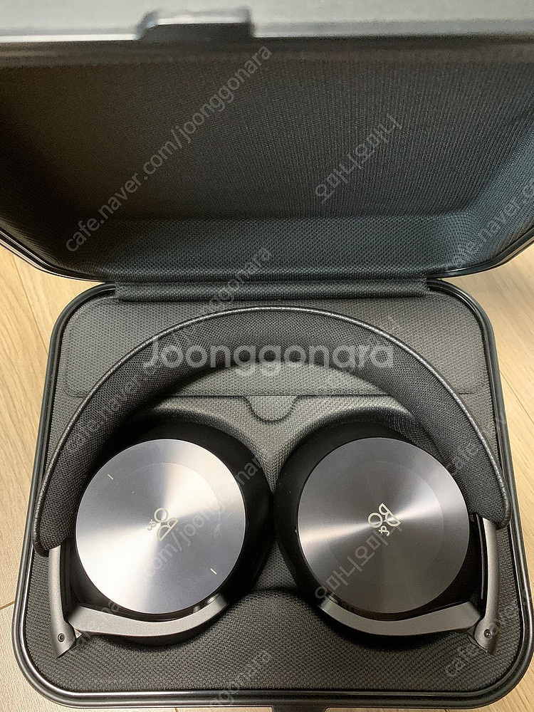 뱅앤올룹슨 베오플레이 H95 검정색 팝니다.--0