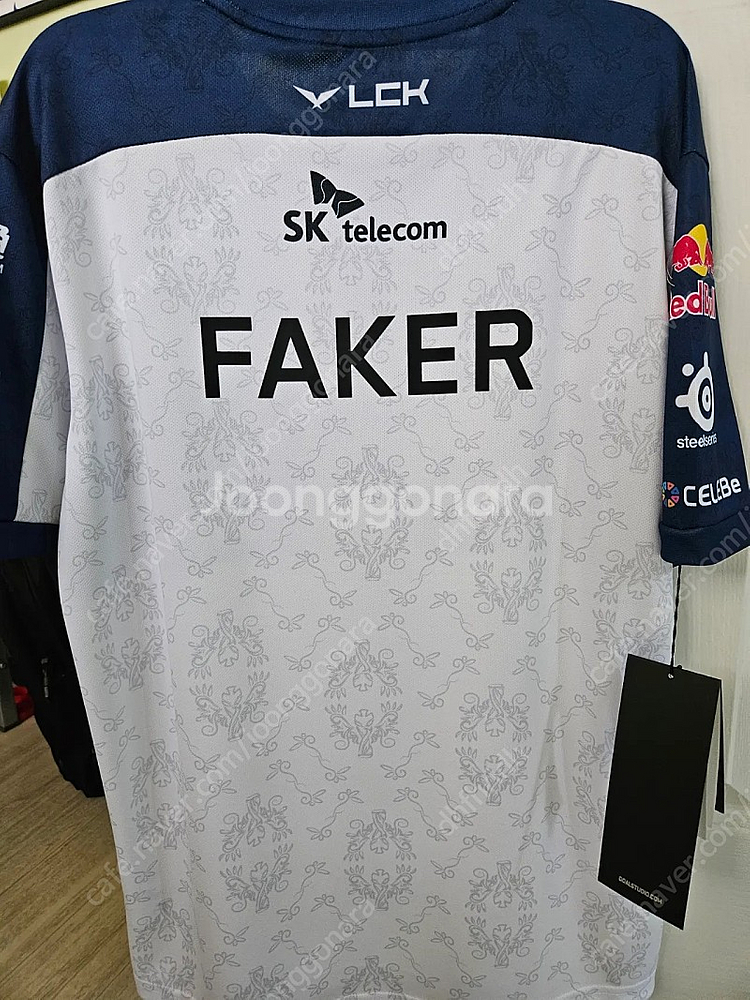 T1 FAKER 티원 페이커 유니폼 판매합니다--3