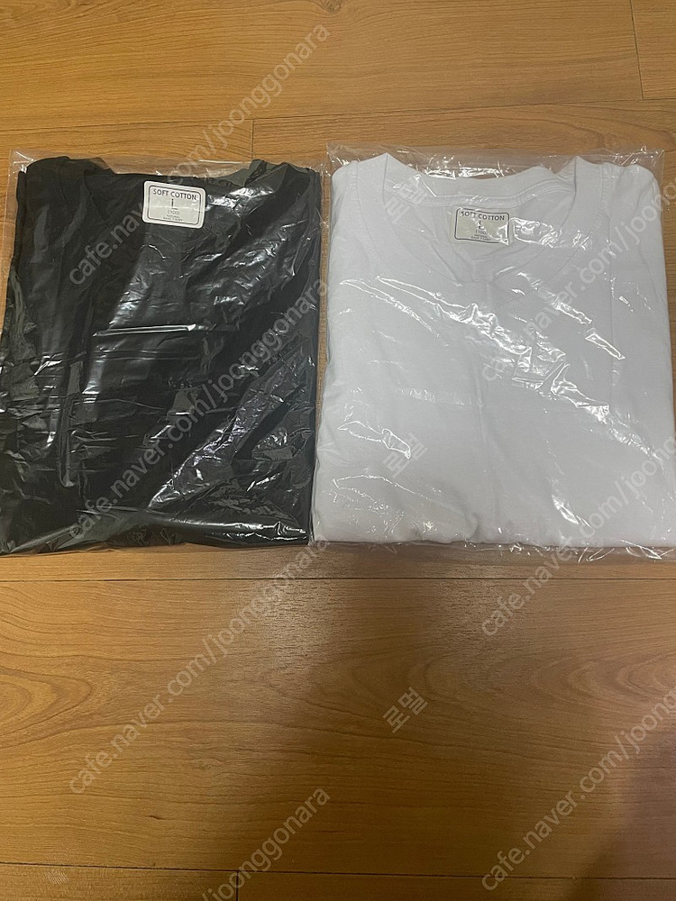 무지 반팔티 판매합니다. 사이즈 L 100. 블랙, 화이트. 1장당 9500원. 티셔츠. 미개봉 새제품--3