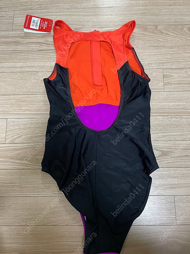 스피도 여성수영복 앞지퍼스타일 미입수 새상품 38사이즈,36사이즈 택포6만원 이미지