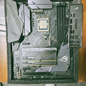 i7-8700K , ASUS Z390 STRIX ,klevv DDR4-3466 32gb 메모리 팝니다.