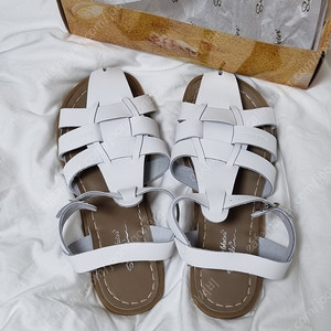 솔트워터 샤크 화이트 7w9 새상품