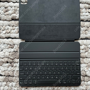 애플 스마트 키보드 폴리오 11인치 / 리퍼 후 미사용 새제품 팝니다. smart keyboard folio.