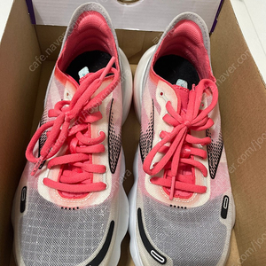 Brooks aurora 브룩스 오로라 260팝니다.