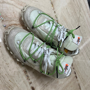 Nike x Off-white waffle racer white 270 팝니다