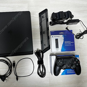 PS4 슬림 500G 본체 + 추가 듀얼쇼크 + 충전독 + USB 어댑터 일괄 판매합니다.