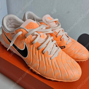 나이키 풋살화 티엠포 레전드10 아카데미 260사이즈