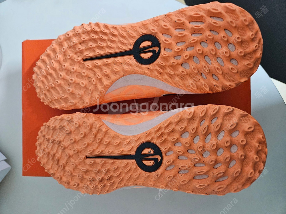 나이키 풋살화 티엠포 레전드10 아카데미 260사이즈--4