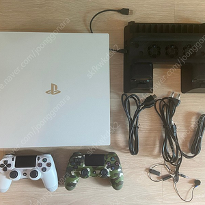 Ps4 pro 1TB 플스4 프로 1테라 게임 타이틀9개와 거치대 포함