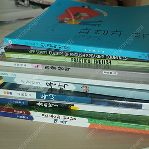 고등학교 교과서 능률 영어, 문학, 화법과 작문, 독서, 물리학1, 미술, 미술창작, 운동과 건강,체육