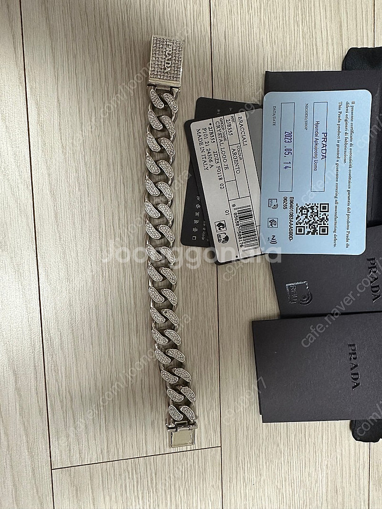 프라다 크리스털 로고 쥬얼 브레이슬릿--1