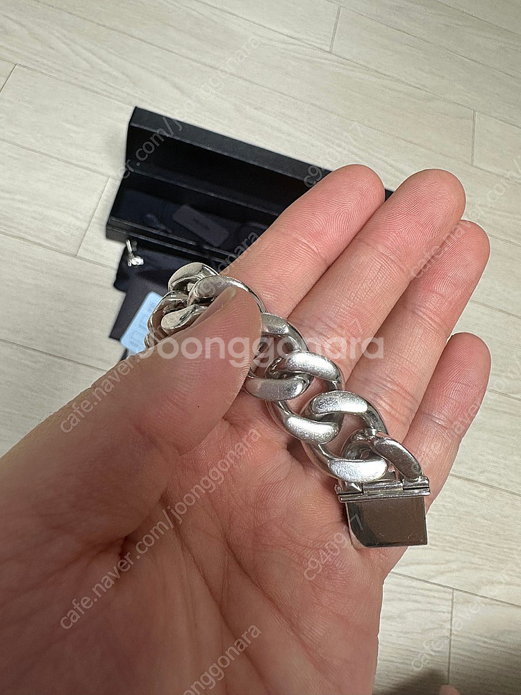 프라다 크리스털 로고 쥬얼 브레이슬릿--3