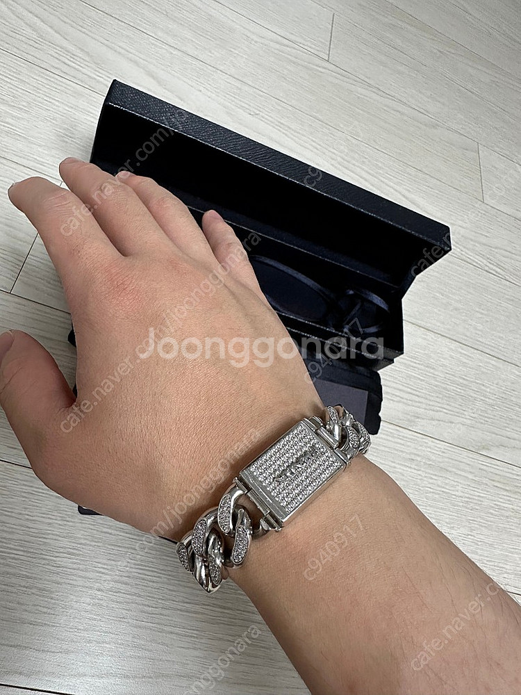 프라다 크리스털 로고 쥬얼 브레이슬릿--4